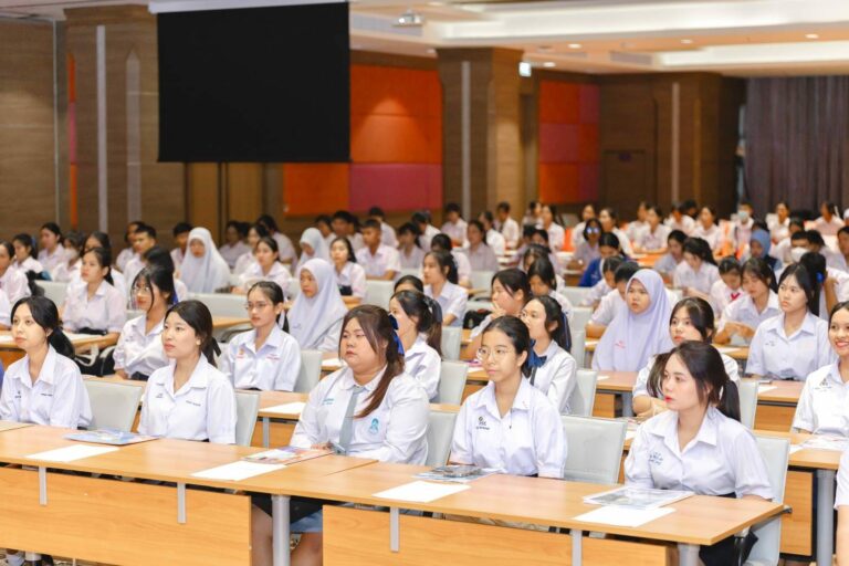 คับคั่ง บรรยากาศการสัมภาษณ์ TCAS68 รอบ 1.2 ของ PHWU คึกคักไปด้วยนักเรียนกว่า 300 คน