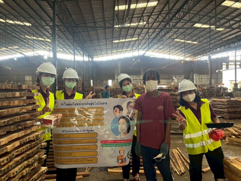 สาธารณสุข วลัยลักษณ์ ลงพื้นที่โรงงานแปรรูปไม้ยางพารา หวังสร้างความยั่งยืนด้านสุขภาพ และความเป็นอยู่ที่ดี