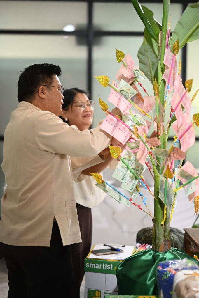 สำนักวิชาสาธารณสุขศาสตร์จัดพิธีเจริญพระพุทธมนต์ ครบรอบ 27 ปี พร้อมทอดผ้าป่าเพื่อการศึกษา ช่วยเหลือนักเรียนผู้ประสบอุทกภัย