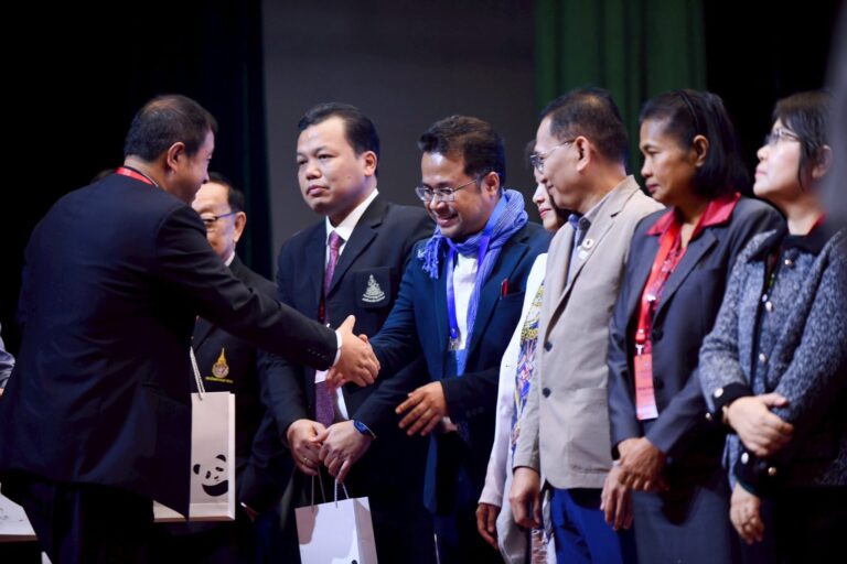 สาธารณสุขศาสตร์ วลัยลักษณ์ รับรางวัล Public Health Academic Excellence Award 2025 บนเวทีสาธารณสุขนานาชาติอนุภูมิภาคลุ่มน้ำโขง