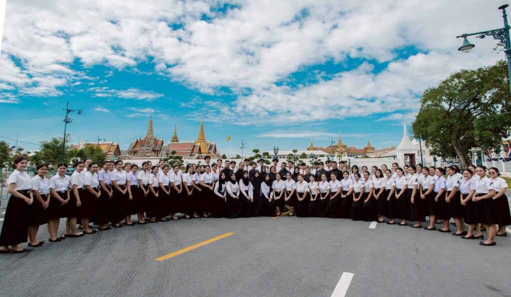 คณบดี คณาจารย์ และนักศึกษา PHWU เข้ากราบถวายบังคมพระบรมศพสมเด็จพระพันปีหลวง น้อมรำลึกในพระมหากรุณาธิคุณ