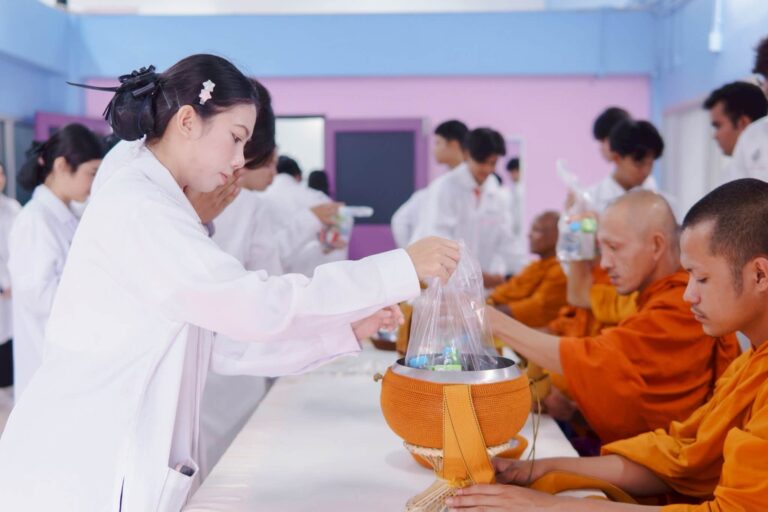นักศึกษาชั้นปีที่ 2 จัดพิธีทำบุญอุทิศแด่อาจารย์ใหญ่ และฝากตัวเป็นศิษย์ก่อนเริ่มเรียนกายวิภาคศาสตร์